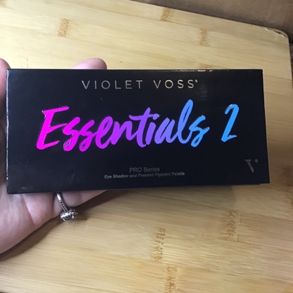 Violet Voss essentials 2 pallet pro series - Picture 7 of 8